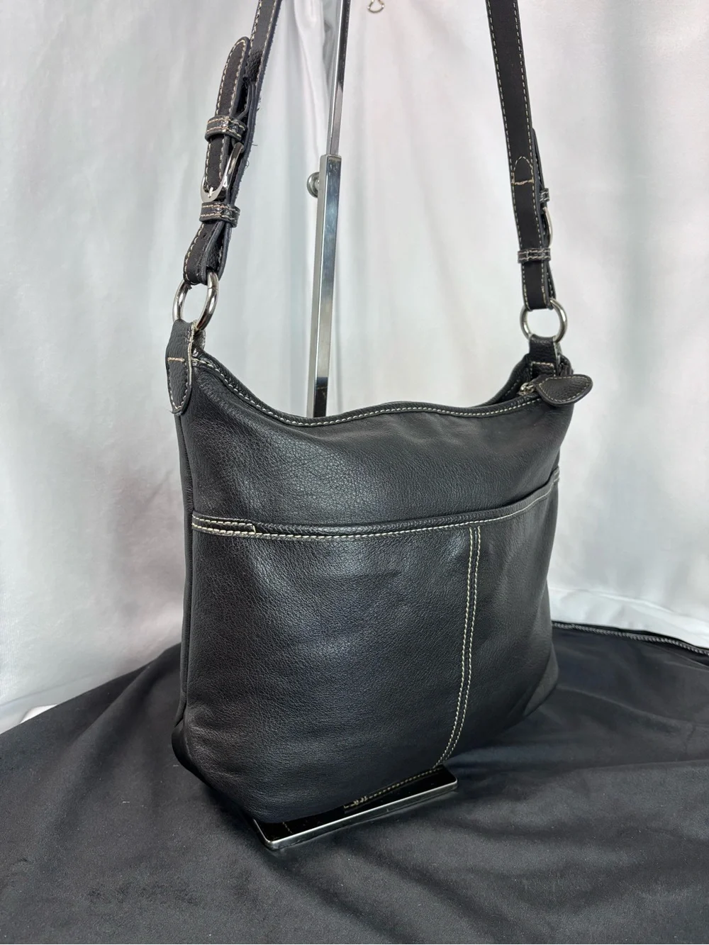 The Sak Black Leather Crossbody Shoulder Bag | Classic Everyday Style
